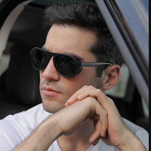 Black dealonlinenz polarized sunglasses with anti-blue ray hydrophobic lenses, designed for UV protection and glare reduction.