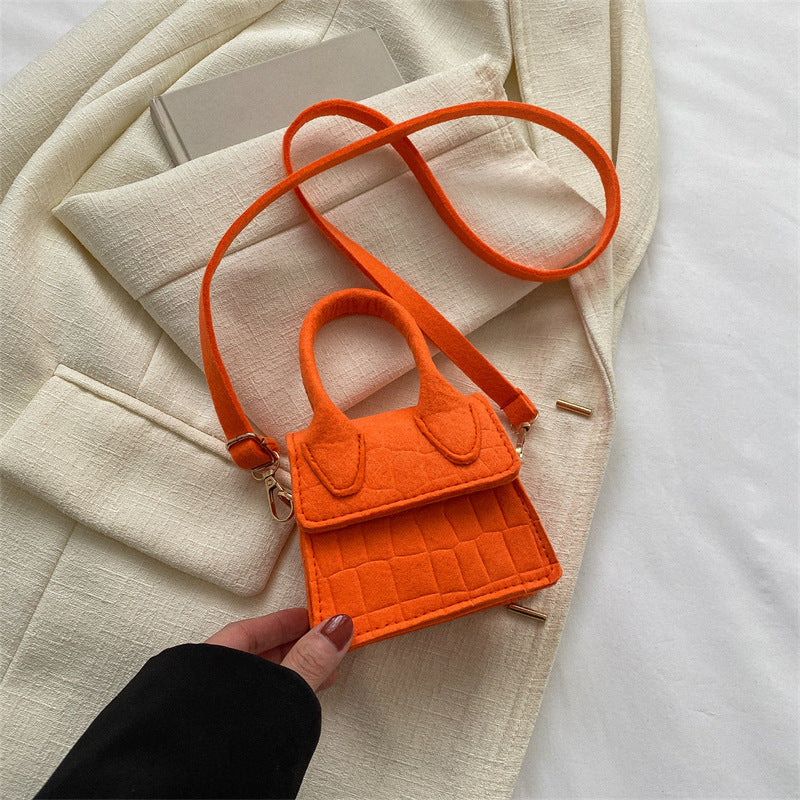 2025 Summer new fashion summer Western style women's portable shoulder bag simple western style chain crossbody small square bag - ShopHub