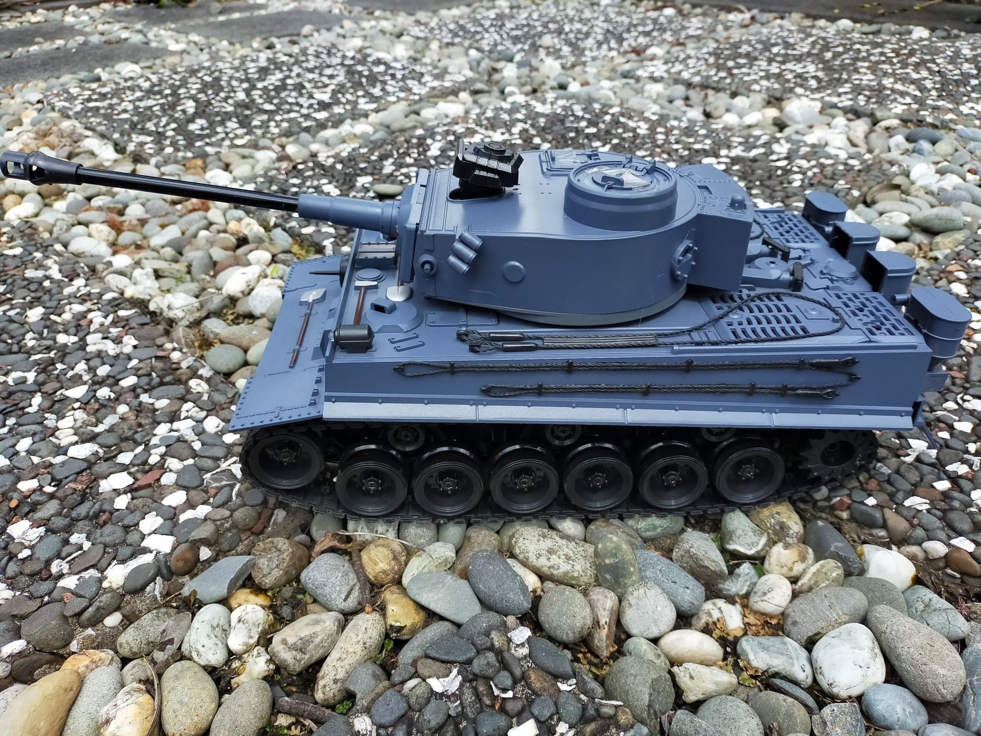 Remote control Germany Tiger battle tank in 1:18 scale with 2.4G control, detailed design, and realistic military features.