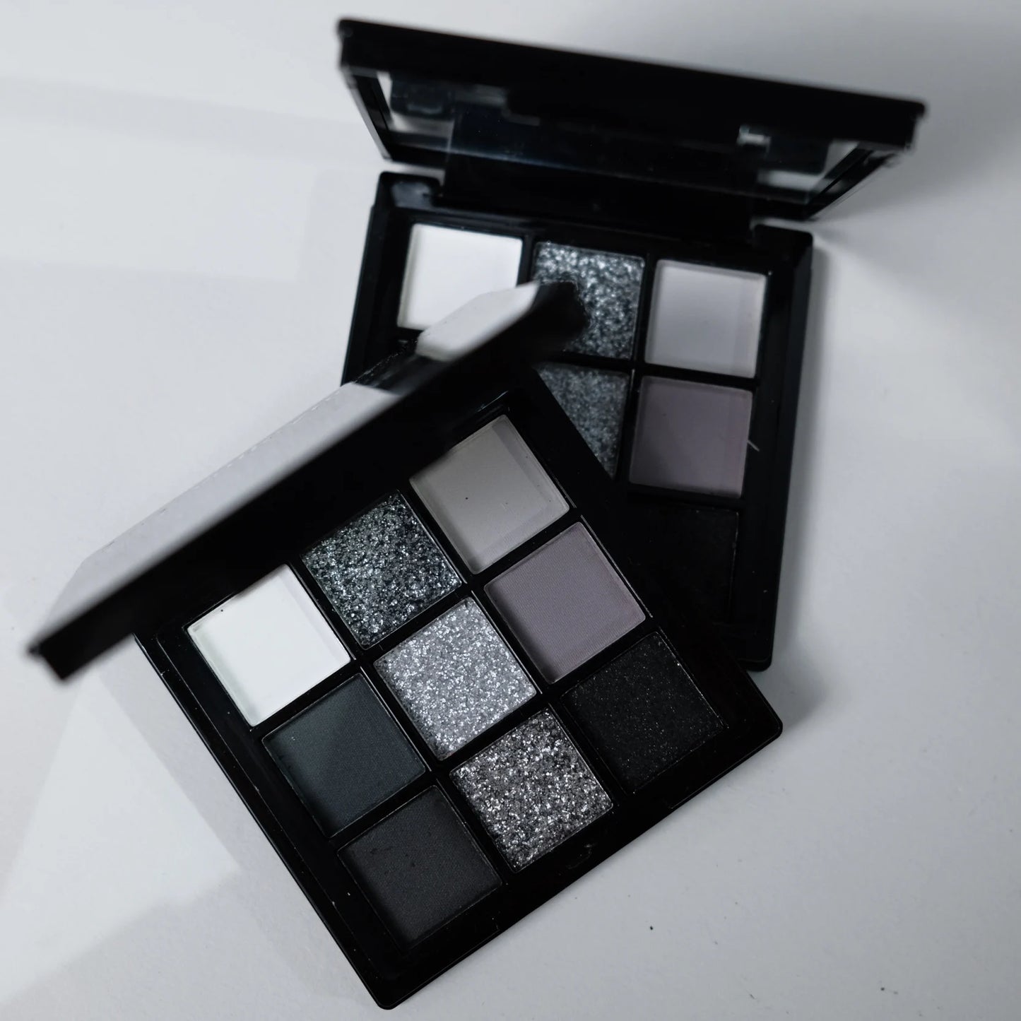 ShopHub NZ 9 colours eye shadow palette featuring a variety of vibrant and neutral shades for versatile makeup looks.