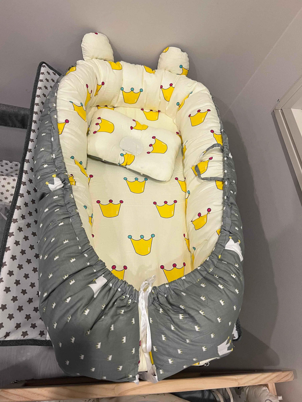 Reversible Baby Lounger with Pillow by Baby Way NZ, portable adjustable baby bed and bassinet for comfortable sleep.