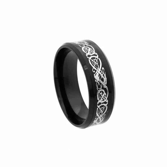 Black beveled edge band ring with stripe pattern, stainless steel jewelry by Glitters, close-up view of design and finish.