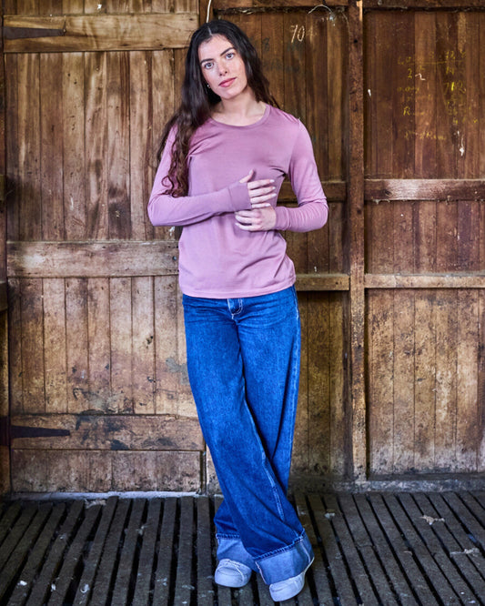 Women's Merino 365 NZ long sleeve shirt in rose, made from 100% Merino wool, featuring a classic long-sleeve design.