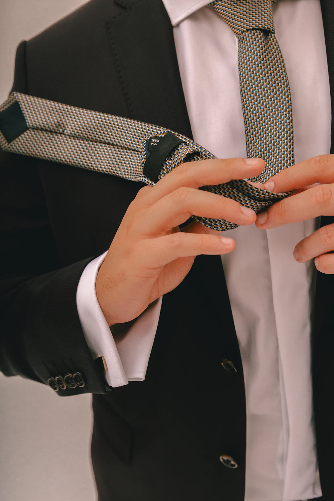 Mastering Men's Colour Theory for Stylish Wardrobe Choices