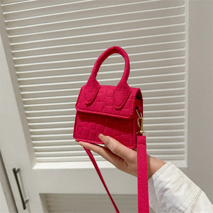 2025 Summer new fashion summer Western style women's portable shoulder bag simple western style chain crossbody small square bag