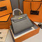 A fashionable women's handbag with a one-shoulder crossbody strap
