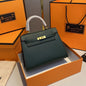 A fashionable women's handbag with a one-shoulder crossbody strap