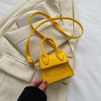 2025 Summer new fashion summer Western style women's portable shoulder bag simple western style chain crossbody small square bag