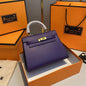 A fashionable women's handbag with a one-shoulder crossbody strap