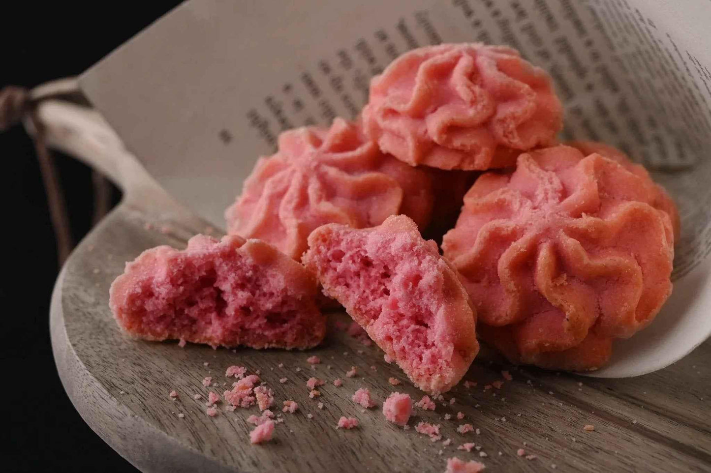 Lowrey Raspberry Butter Cookies – Premium NZ Red Tin