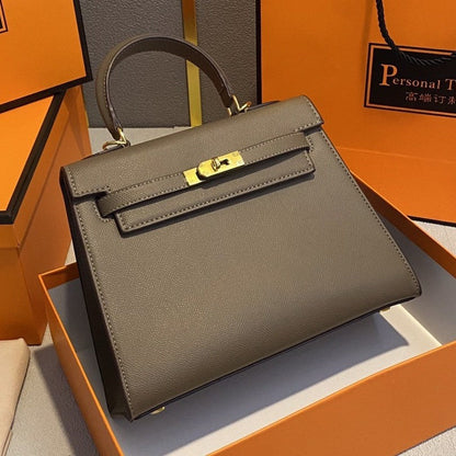 A fashionable women's handbag with a one-shoulder crossbody strap