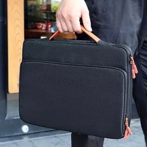 9eight5 15.4-inch laptop bag in black with padded compartment and adjustable shoulder strap, designed for safe laptop transport.