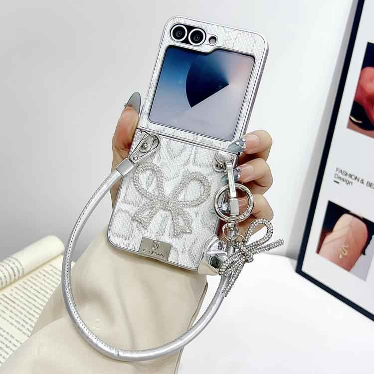 Scale Texture Bow Phone Case with Wrist Strap / Nameplate, For Samsung Galaxy Z Flip6/7 FE, For Samsung Galaxy Z Fold7 5G, For Samsung Galaxy Z Flip7 5G, For Samsung Galaxy Z Fold6, For Samsung Galaxy Z Fold5, For Samsung Galaxy Z Flip5