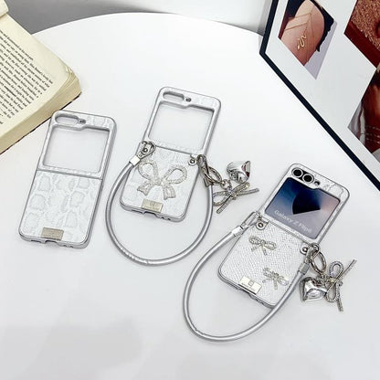Scale Texture Bow Phone Case with Wrist Strap / Nameplate, For Samsung Galaxy Z Flip6/7 FE, For Samsung Galaxy Z Fold7 5G, For Samsung Galaxy Z Flip7 5G, For Samsung Galaxy Z Fold6, For Samsung Galaxy Z Fold5, For Samsung Galaxy Z Flip5