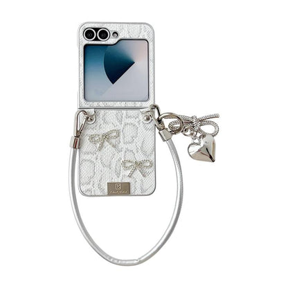 Scale Texture Bow Phone Case with Wrist Strap / Nameplate, For Samsung Galaxy Z Flip6/7 FE, For Samsung Galaxy Z Fold7 5G, For Samsung Galaxy Z Flip7 5G, For Samsung Galaxy Z Fold6, For Samsung Galaxy Z Fold5, For Samsung Galaxy Z Flip5