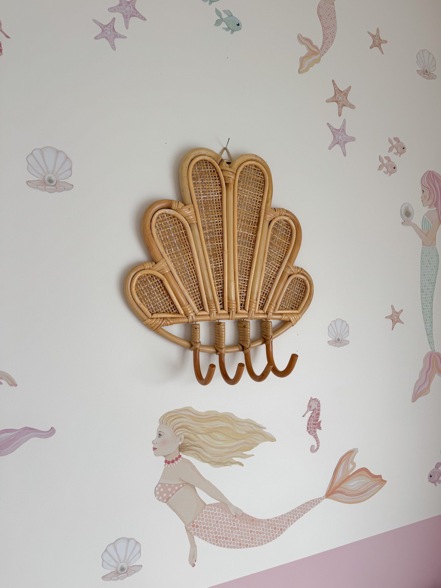 Rattan clam wall hook Inkah Limited