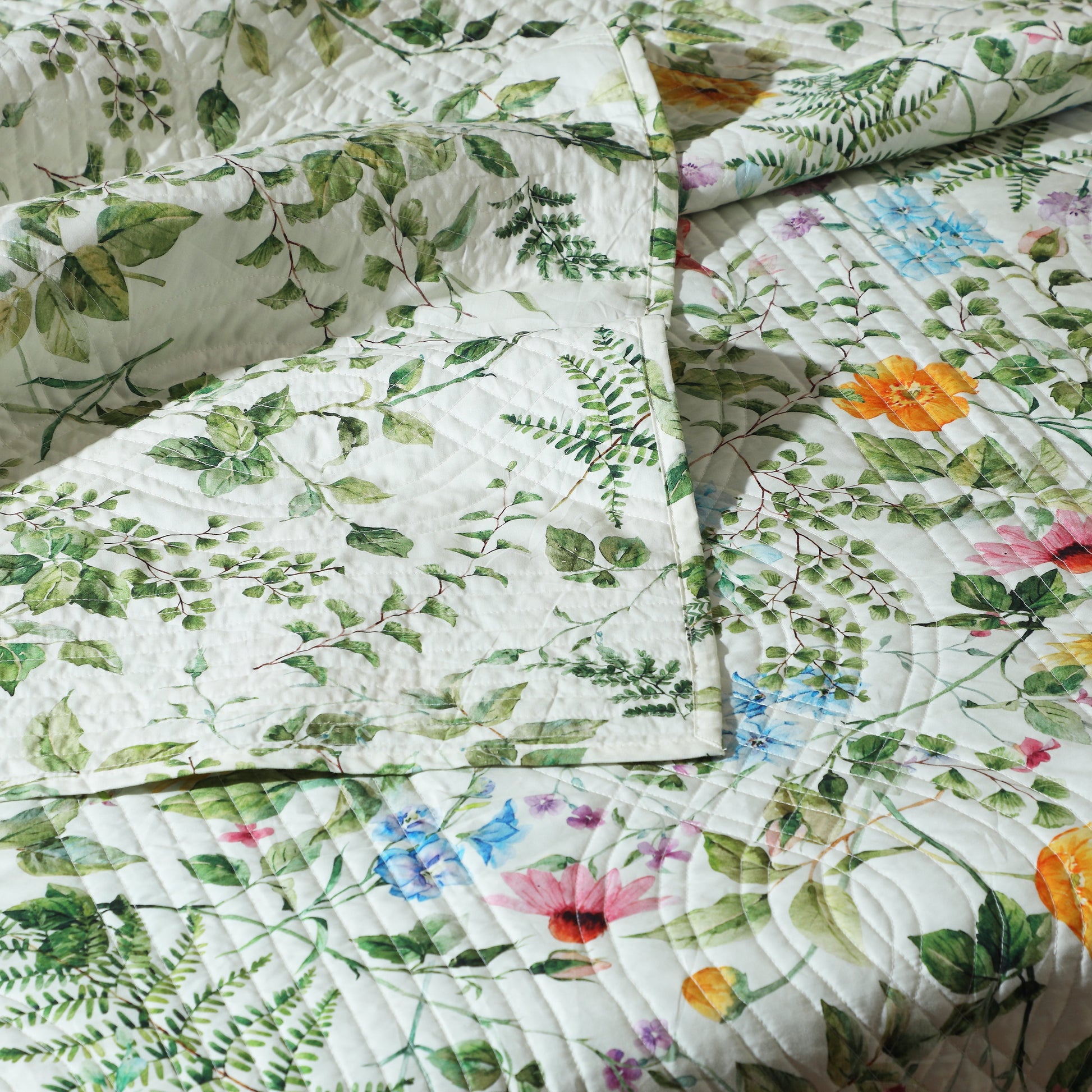 PERCALE REVERSIBLE QUILT SET - GARDEN WALK Whites of London NZ