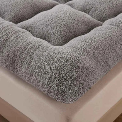 Thicken Fluffy Autumn Winter Mattress Toppers Queen Soft Warm Mattress Pad King Living Room Mat Car Sleeping Mats Field Camp Mat