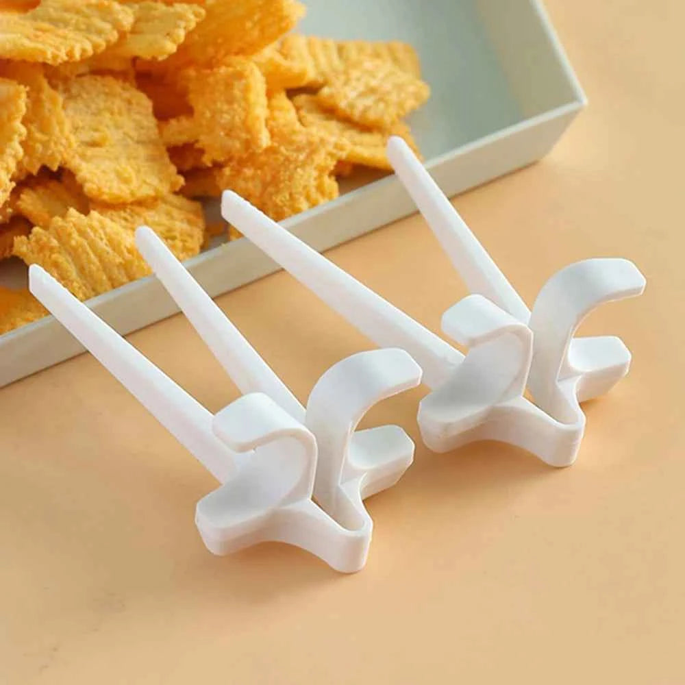 1PC Lazy Finger Food Clip, Portable Kitchen Tools, Practical Kitchen Accessories for Snacks & Gaming, Anti-Dirty Hand Design