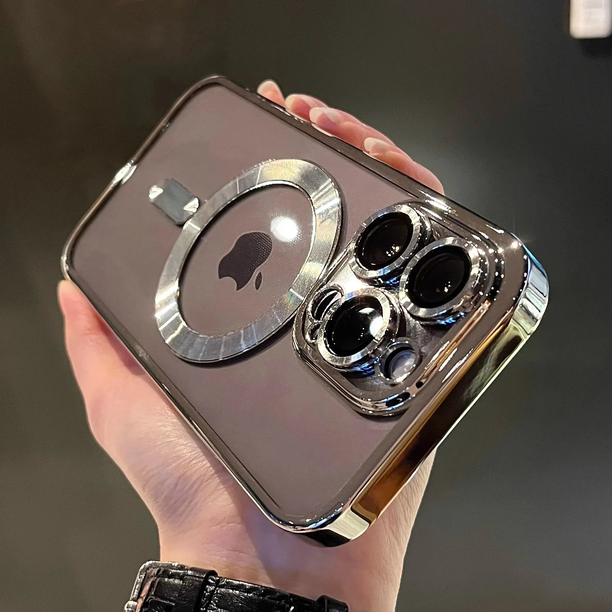 QIXTWO Luxury Magnetic Plating Clear Case - ShopHub
