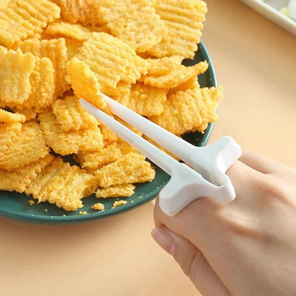 1PC Lazy Finger Food Clip, Portable Kitchen Tools, Practical Kitchen Accessories for Snacks & Gaming, Anti-Dirty Hand Design