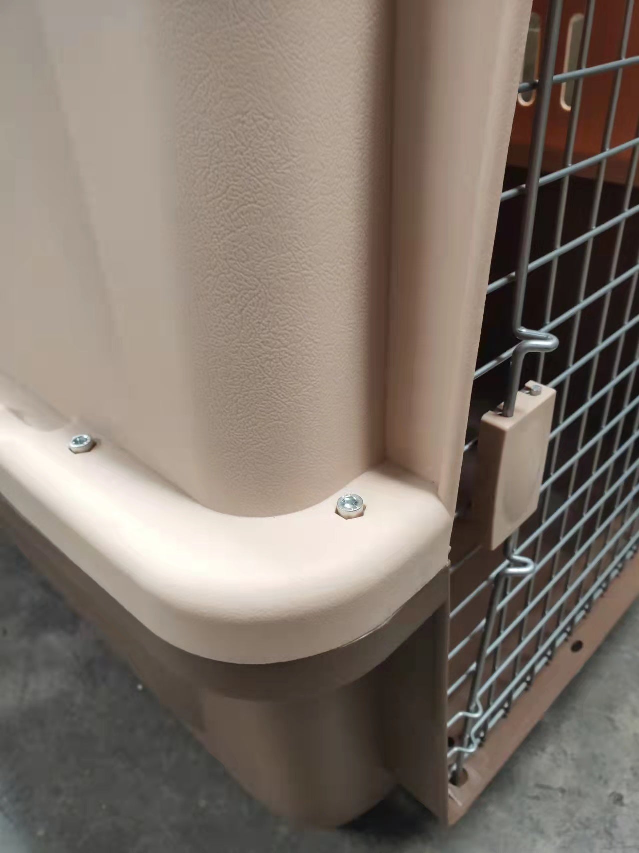 PP50 81cm - Wheeled Plastic Airline Travel Cage/Carrier/Crate with Bowl dealonline.co.nz
