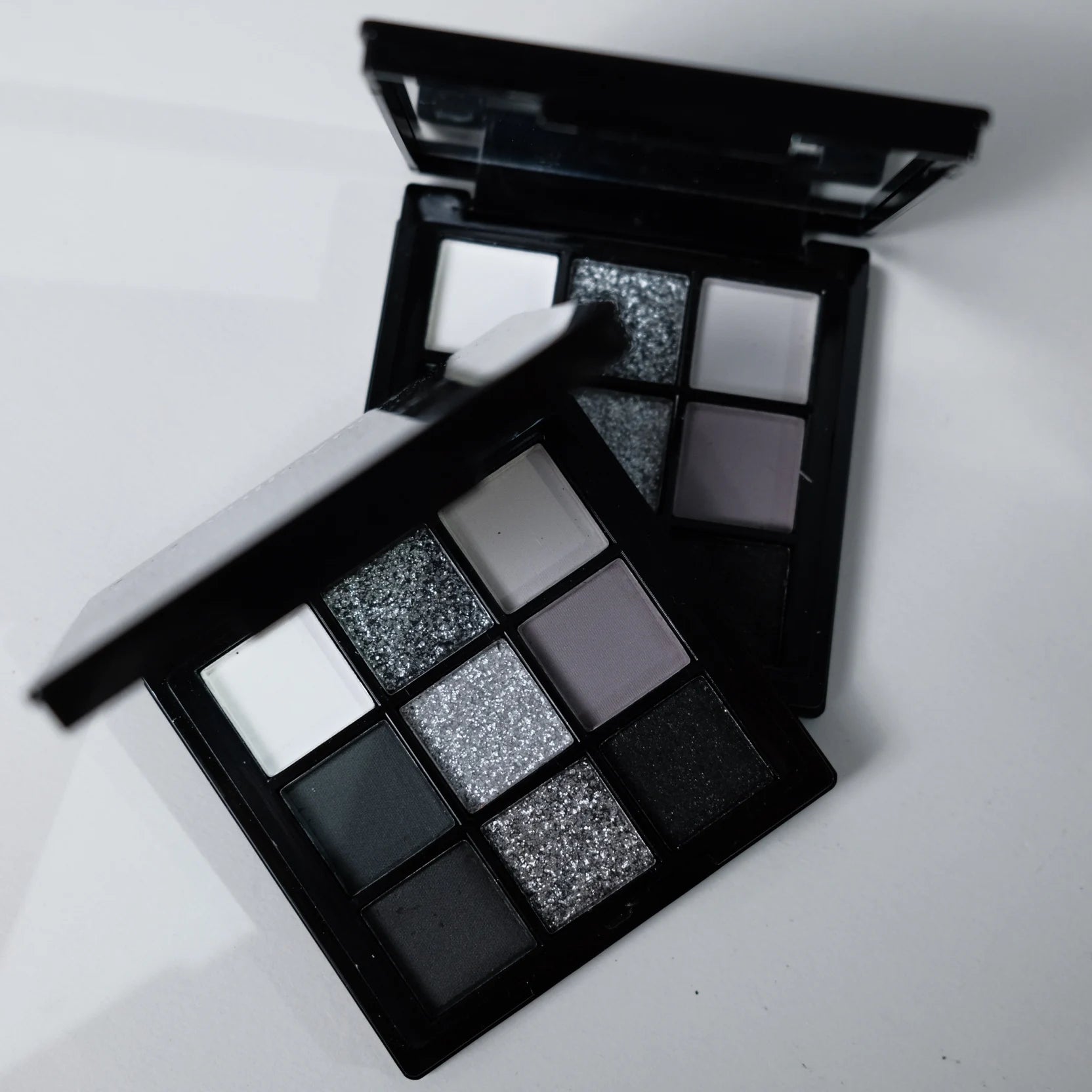 ShopHub NZ 9 colours eye shadow palette featuring a variety of vibrant and neutral shades for versatile makeup looks.