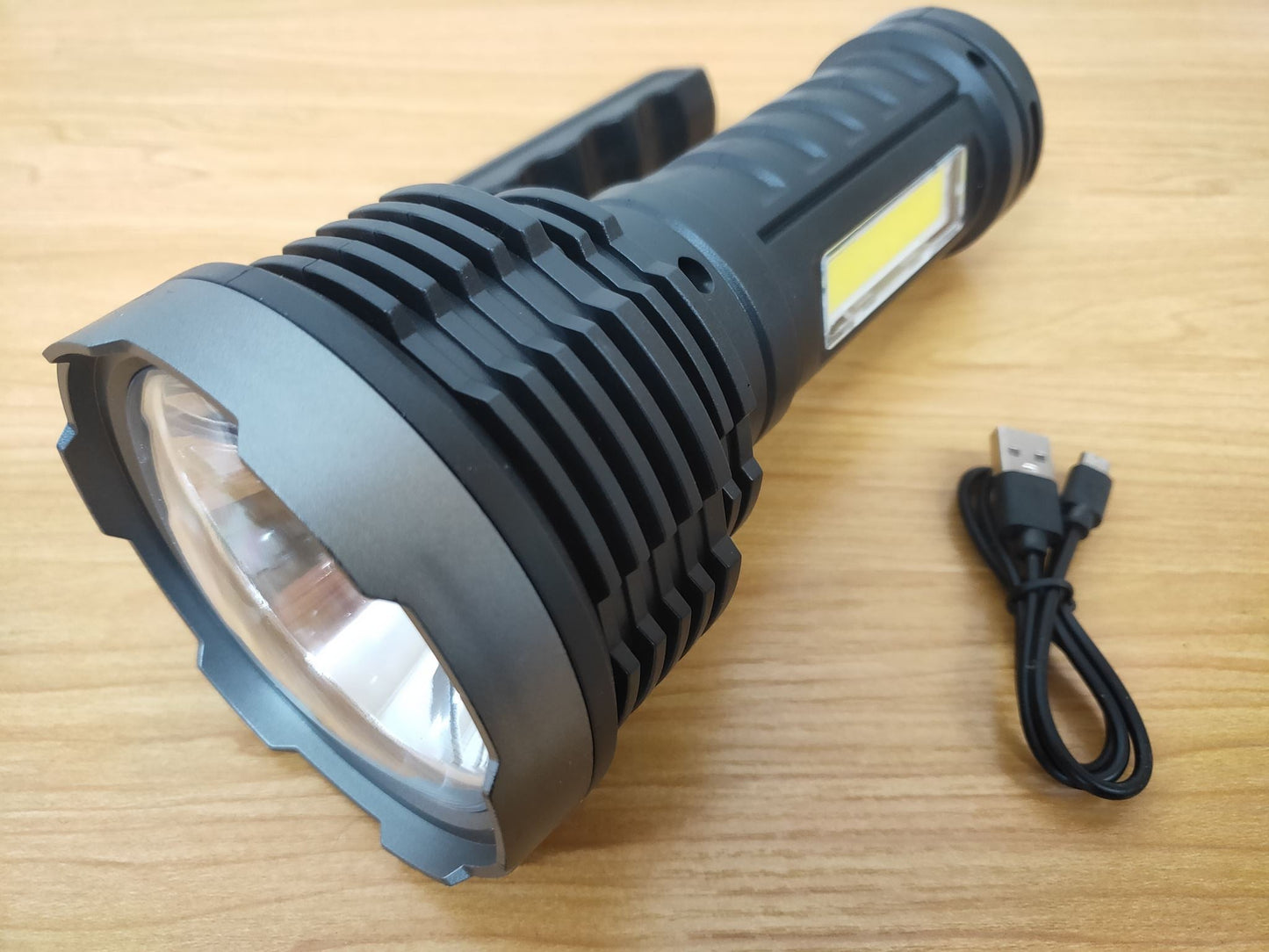 SL02 USB Rechargeable Brightness Long-rang LED Flashlight dealonline.co.nz