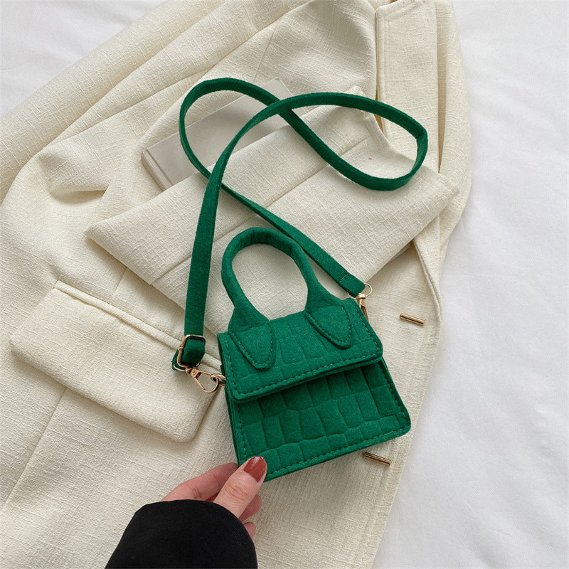 2025 Summer new fashion summer Western style women's portable shoulder bag simple western style chain crossbody small square bag