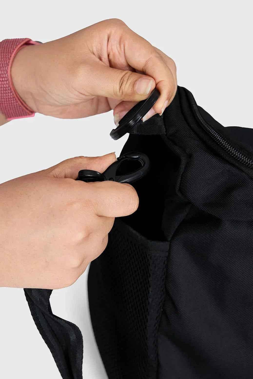 Fuaark Nz durable black duffle bag with sturdy handles and zip closure, ideal for stylish travel and gym use.