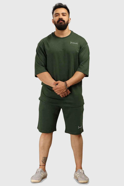 Oversized green Fuaark Nz jogger shorts with a relaxed fit, designed for comfort and casual style.