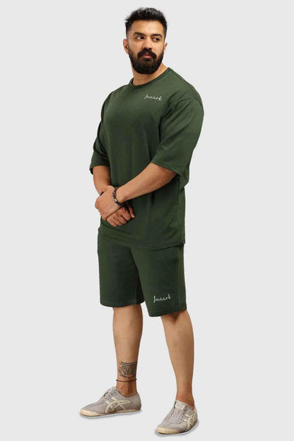 Oversized green Fuaark Nz jogger shorts with a relaxed fit, designed for comfort and casual style.