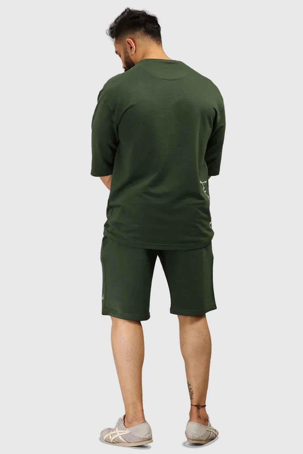 Fuaark Nz oversized green jogger shorts with relaxed fit and comfortable fabric, ideal for casual and stylish wear.