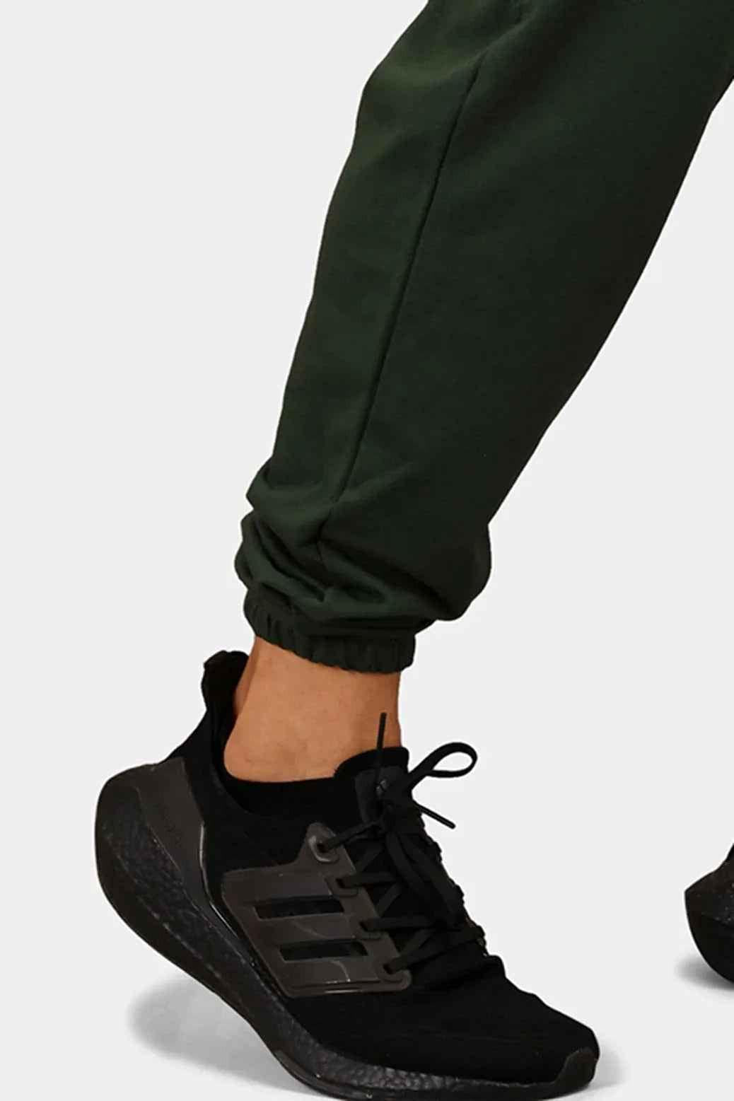 Green Fuaark Nz fall joggers with a comfortable regular fit, perfect for autumn casual wear.