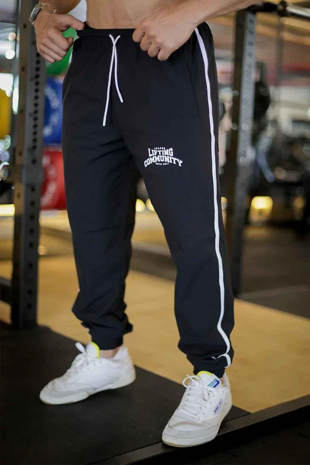 Fuaark Nz black lifting joggers for men, designed for comfortable community workouts, featuring a relaxed fit and athletic style.