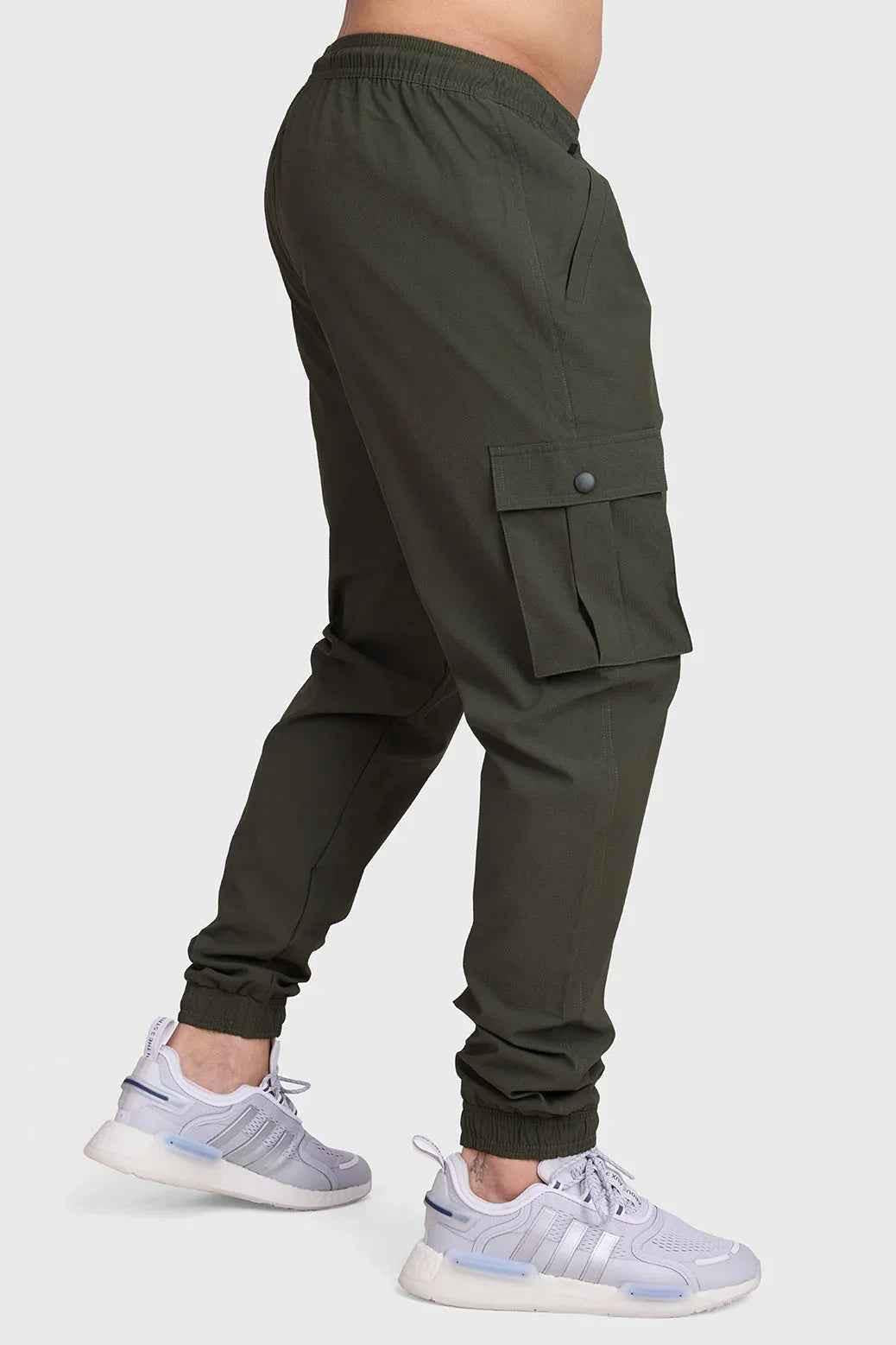 Fuaark Nz army script cargo joggers, men's casual joggers with multiple pockets and relaxed fit in olive green fabric.
