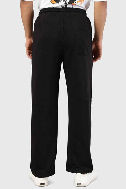 Fuaark Nz Pinnacle Black straight-leg pants with an oversized fit and 2-way stretch, shown on a model.