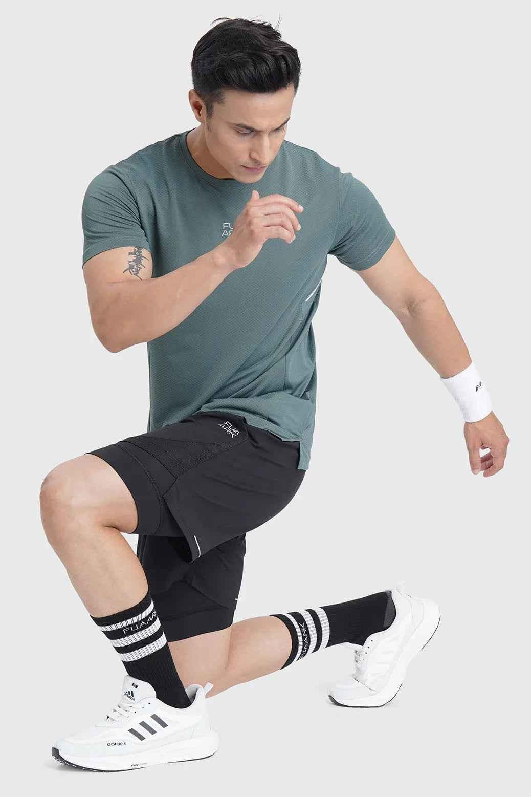 Black Fuaark Nz 2-in-1 mesh shorts with built-in support liner, breathable and quick-dry for active performance.