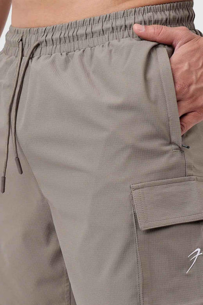 Fuaark Nz Delta cargo shorts in brown, casual men's shorts with multiple pockets and relaxed fit, suitable for outdoor activities.