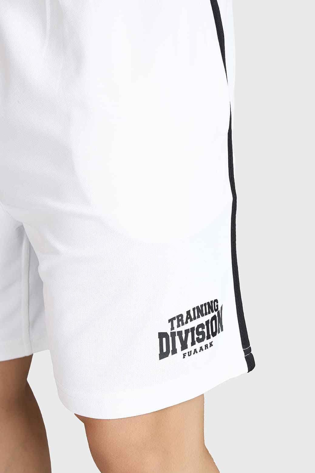 Fuaark Nz Grit Shorts in white, casual shorts with a relaxed fit, featuring a comfortable waistband and stylish design.