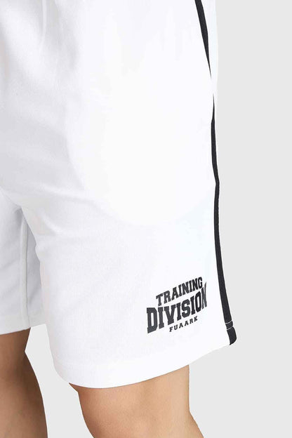 Fuaark Nz Grit Shorts in white, casual shorts with a relaxed fit, featuring a comfortable waistband and stylish design.