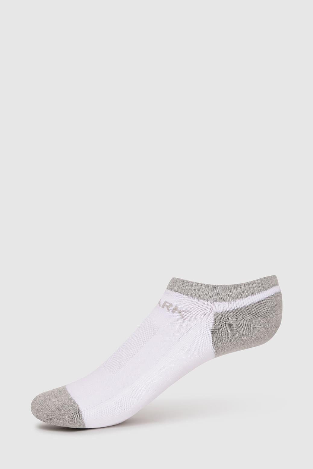 White no-show socks from Fuaark NZ, lightweight and discreet, designed for comfortable everyday wear.