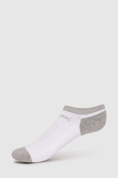 White no-show socks from Fuaark NZ, lightweight and discreet, designed for comfortable everyday wear.