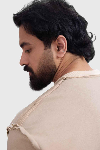 Beige Fuaark Nz raw sweatshirt with a relaxed fit, ideal for casual style and comfortable performance.