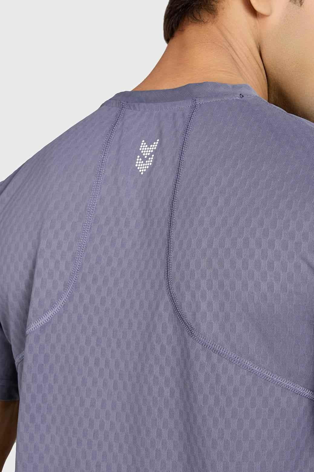 Fuaark Nz Motion Running T-shirt in grey, made of breathable fabric, featuring a sleek design and athletic fit.