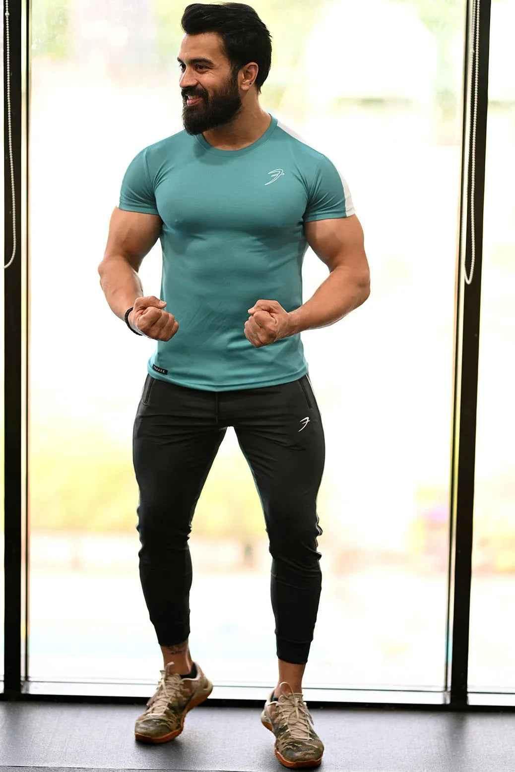 Fuaark Nz vintage mint T-shirt with retro style, casual fit, and classic design, perfect for timeless fashion.