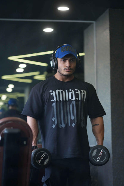 Fuaark Nz oversized black T-shirt, relaxed fit, soft fabric, stylish casual wear, perfect for comfortable everyday outfits.