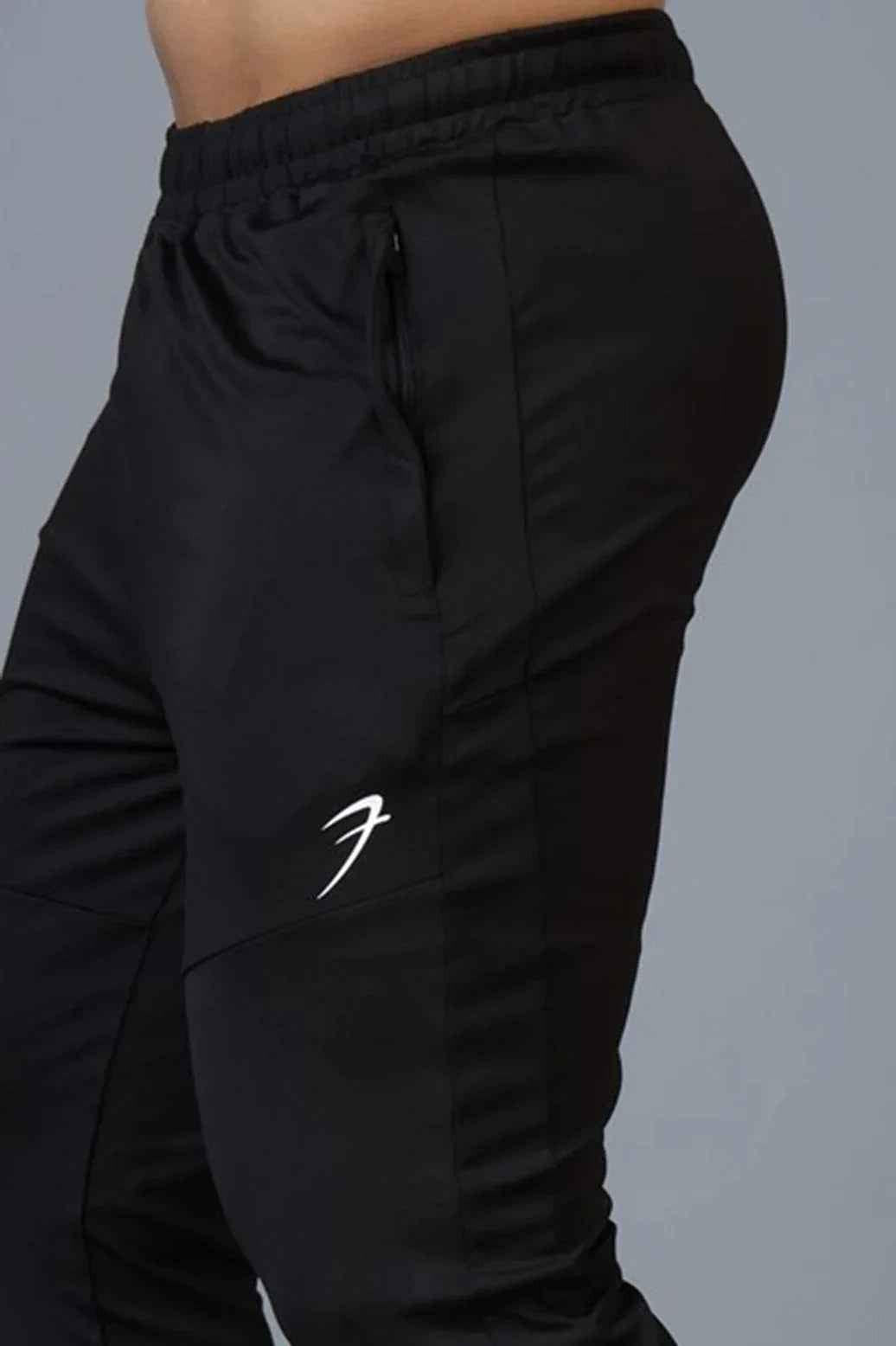Fuaark Nz Hybrid Slim Tracks in black, sleek and minimalist track shoes with a modern design, suitable for athletic and casual wear.