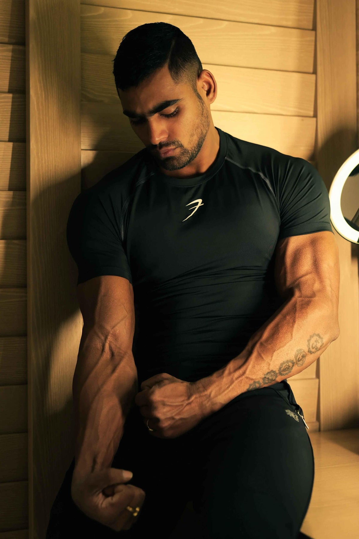 Black Fuaark Nz compression T-shirt for men, featuring a snug fit and lightweight fabric for athletic performance.