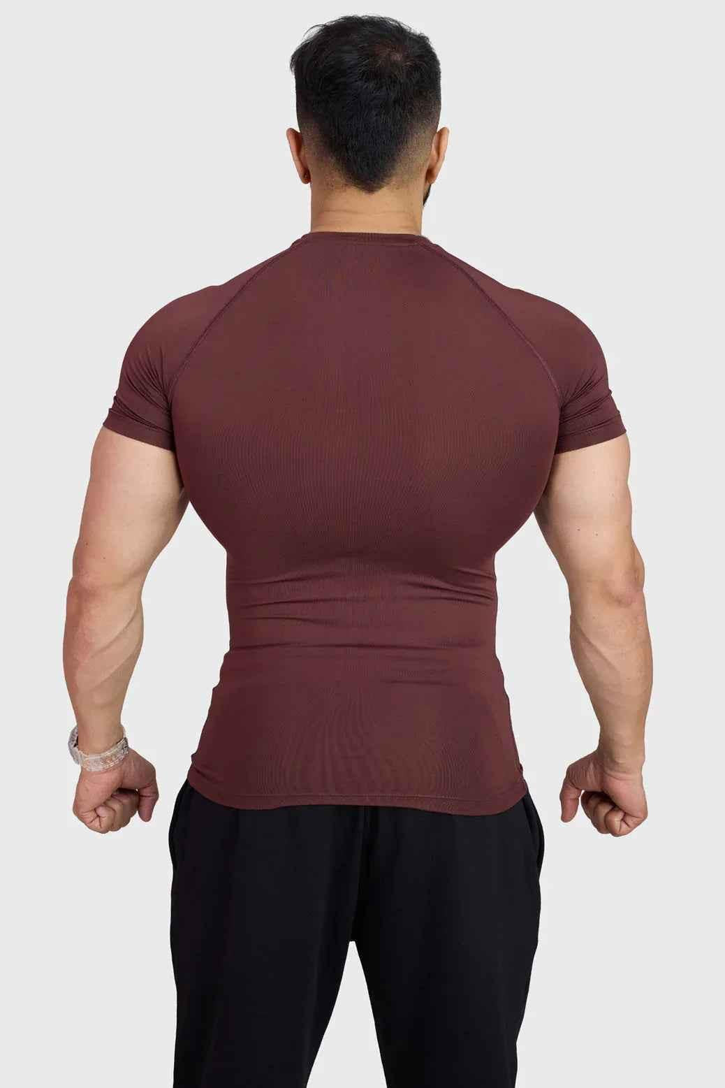 Fuaark Nz brown compression T-shirt for men, fitted athletic shirt with short sleeves and crew neck.